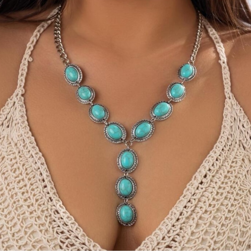 Elegant Silver and Turquoise Necklace